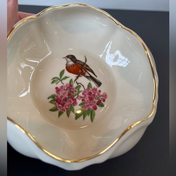 Tulip Bowl China with Gold Trim and Hand Decorated - Picture 7 of 7